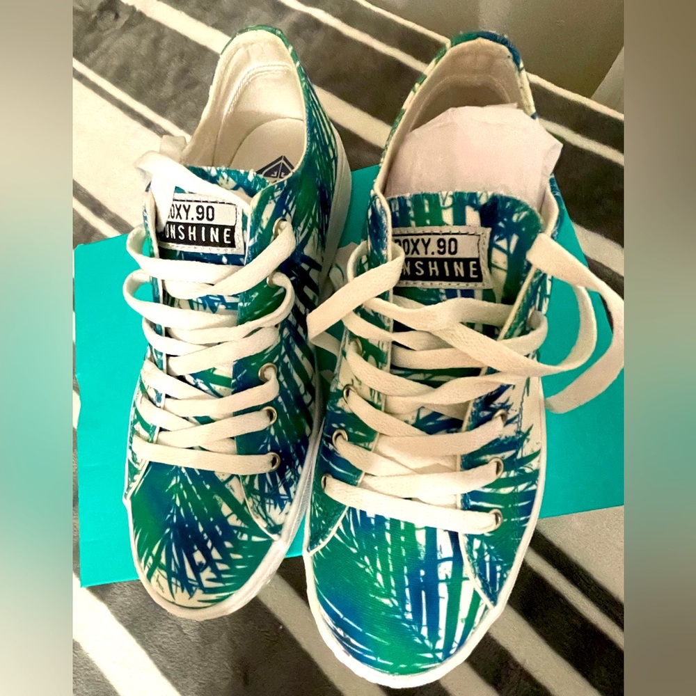 Roxy shoes size 7